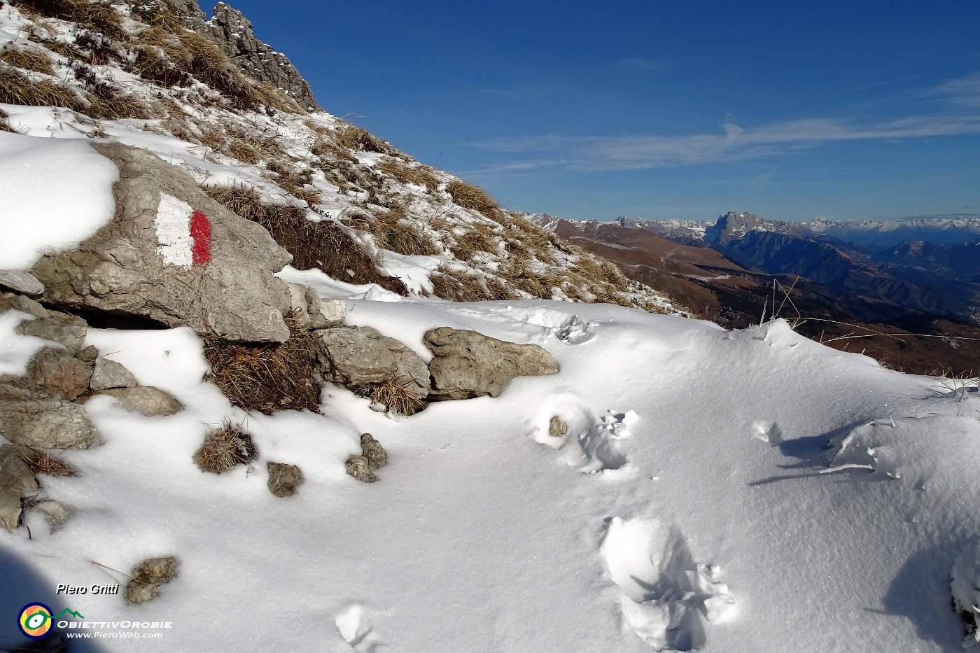 61 Pestando neve fresca salendo in Cima Croce.JPG